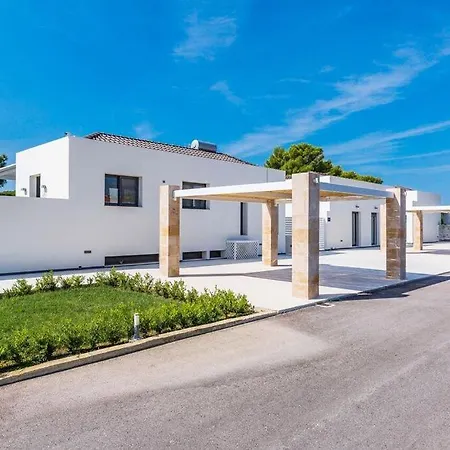 Les Residences Holiday home *