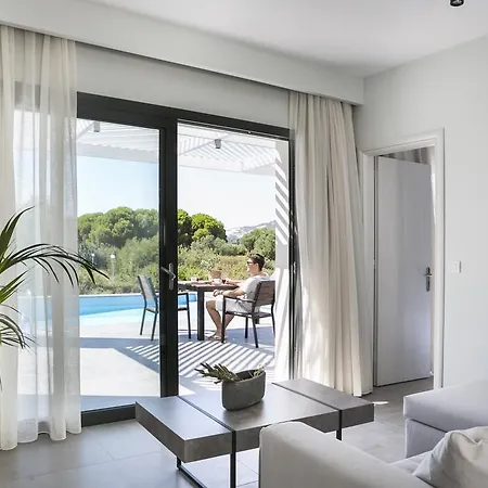 Les Residences Semesterbostad Svoronata