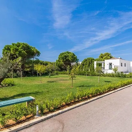 Semesterbostad Les Residences Svoronata